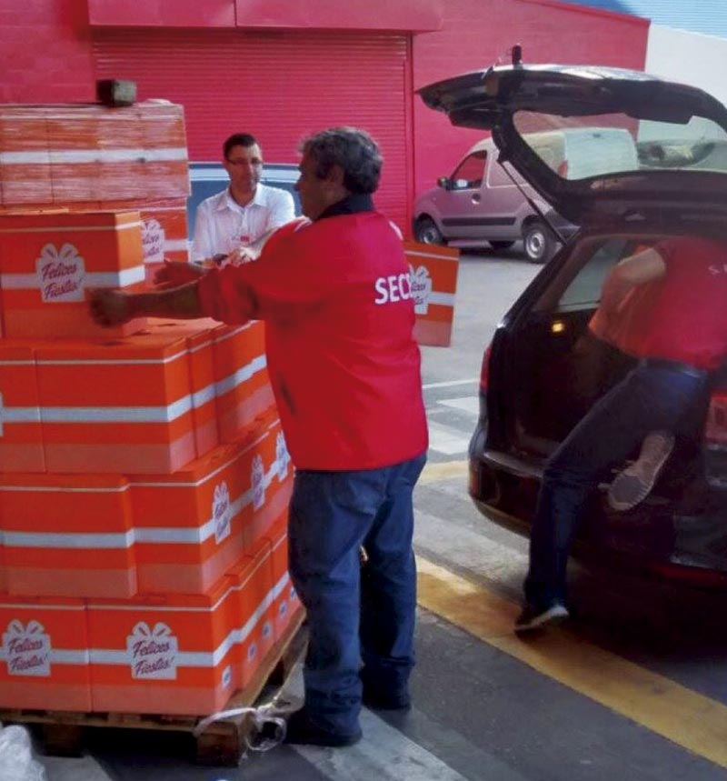 Entregamos una caja navideña para cada Afiliado